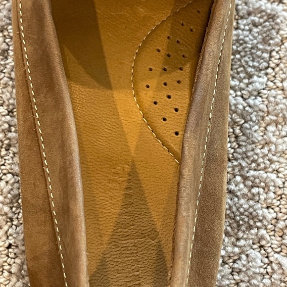 Minnetonka Men’s Tan Suede Loafers, Slip On, Stitching Detail, Comfort, Size 8.5 - Picture 8 of 14